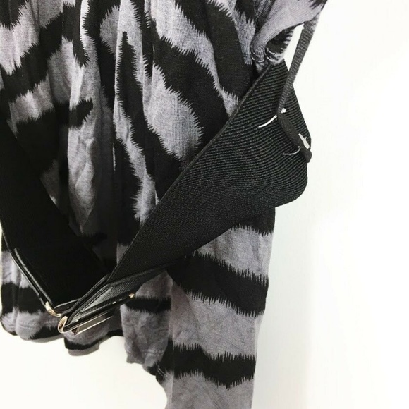 (T1-16) American Dreams Medium Zebra Strip Blouse - Picture 4 of 5